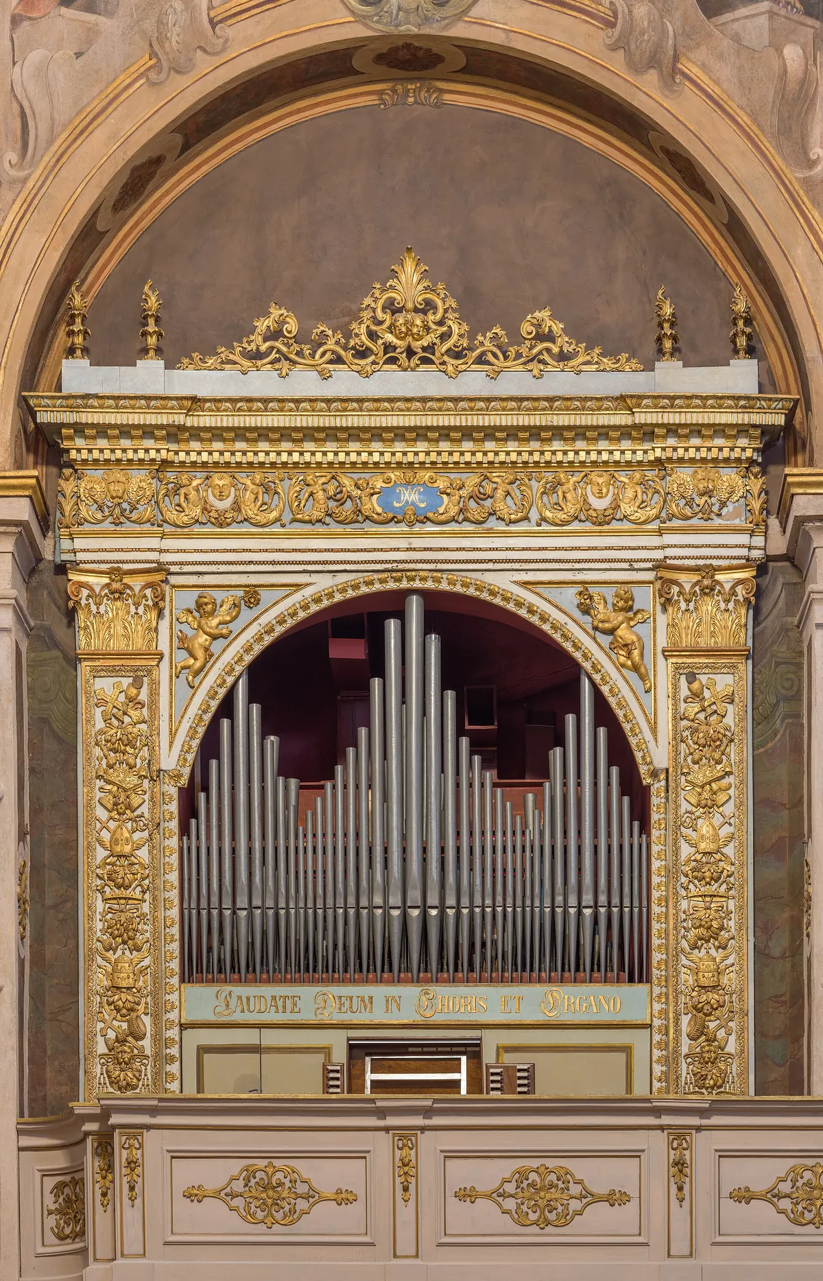 Organo monumentale decorato all'interno della Chiesa di Santa Maria a Cintoia